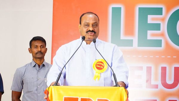 టీడీపీతో టచ్ లో 40 మంది వైసీపీ ఎమ్మెల్యేలు - వస్తామంటున్నారు..!!