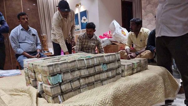 Power: చేతులు కాలిన తరువాత ఆకులు పట్టుకుంటే ?, పదవికి గుడ్ బై మామ, పేసీఎం, లేదా పే పీఎం ?