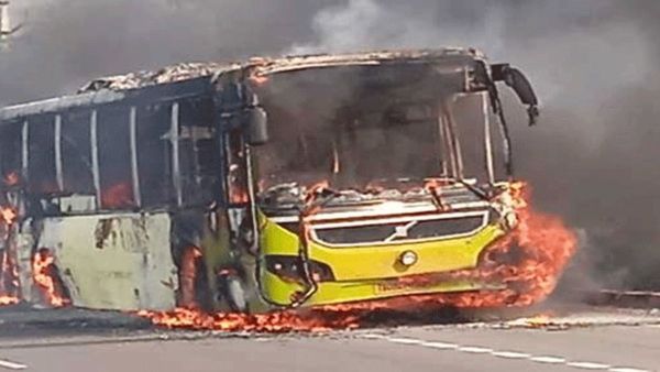 దూసుకొచ్చి ఢీకొట్టిన బైక్: ఆర్టీసీ రాజధాని బస్సు దగ్ధం, వ్యక్తి మృతి