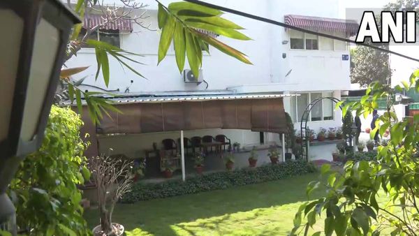 సీబీఐ రాడార్‌లో సీనియర్ రాజకీయ నేత కూతురు- ఇంట్లో సోదాలు..ఛార్జ్‌షీట్ ప్రిపేర్ !!