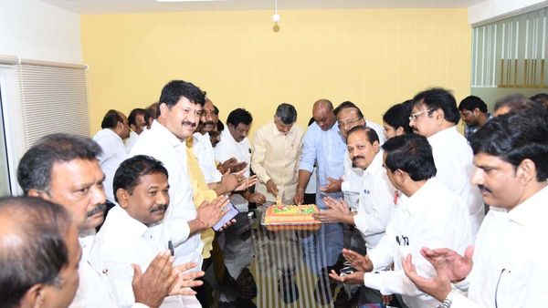 చంద్రబాబు ట్రాప్ సక్సెస్ - వైసీపీ బోల్తా కొట్టింది అక్కడే..!!