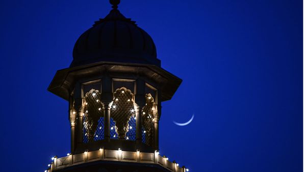 రంజాన్ మాసం తొలినాడే ఆకాశంలో అద్భుతం; చంద్రుడితో శుక్ర గ్రహణం!!