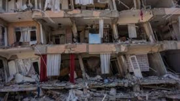 కర్నూలు జిల్లాలో భూ ప్రకంపనలు: భయంతో ఇళ్ల నుంచి జనం పరుగులు