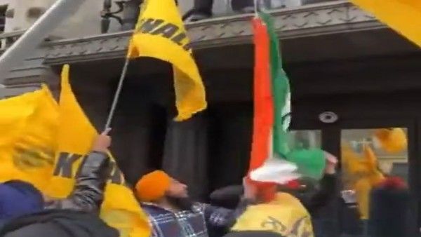 భారత హైకమిషన్ కార్యాలయంపై దాడులు.. ధ్వంసం: త్రివర్ణ పతాకాన్ని కిందికి దించి..