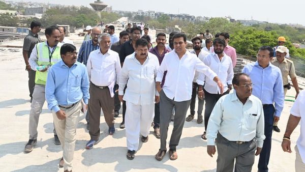 సిటీకి తలమానికమైన స్టీల్ బ్రిడ్జి పనులు 3 నెలల్లో పూర్తి కావాలి: కేటీఆర్ ఆదేశాలు