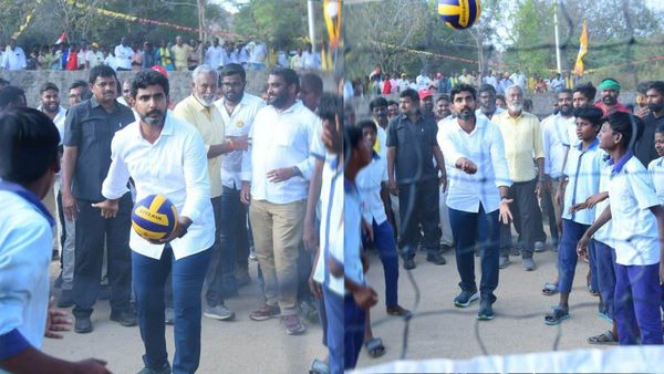 Nara Lokesh Volleyball : వాలీబాల్ ఆడిన నారా లోకేష్.. పాకాలలో విద్యార్ధులతో..