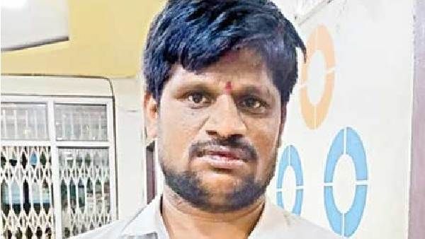 టికెట్ అడిగినందుకు రైల్వే టీసీపై ఇద్దరు యువకుల దాడి