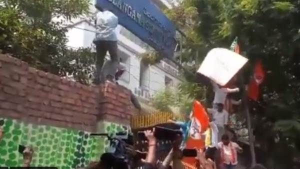 ఇటు రాజ్‌భవన్.. అటు టీఎస్‌పీఎఎస్సీ కార్యాలయం వద్ద ఉద్రిక్తత: భారీ ఆందోళనలు