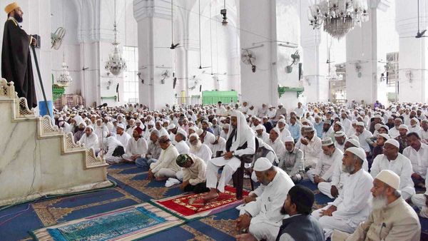 తెలంగాణ ముస్లిం ప్రభుత్వ ఉద్యోగులకు రంజాన్ ప్రార్థనల వెసులుబాటు