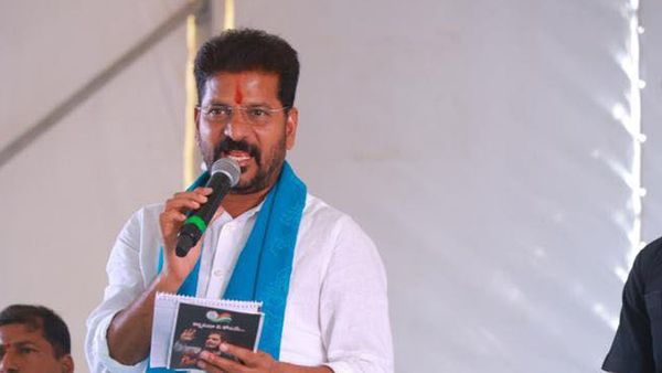 కాంగ్రెస్ సీనియర్లు కేసీఆర్‌కు అమ్ముడుపోయారు; చేరికలపైనా రేవంత్‌రెడ్డి సంచలనం!!