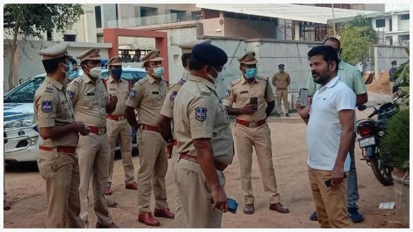 ఉద్రిక్తతలకు కారణంగా ఓయూ నిరుదోగ్య మహాదీక్ష; రేవంత్ రెడ్డి హౌస్ అరెస్ట్ తో టెన్షన్!!