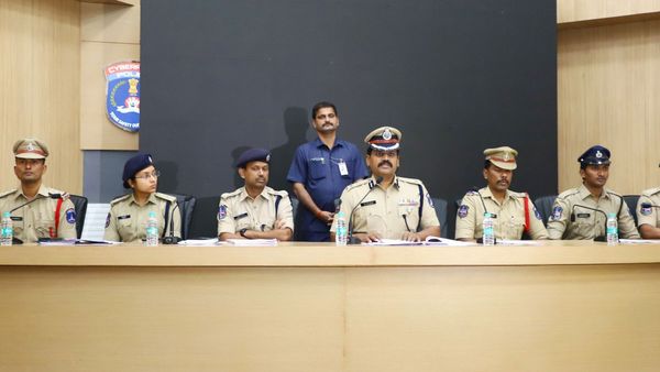 16 కోట్ల మంది డేటాను చోరీచేసిన ముఠా