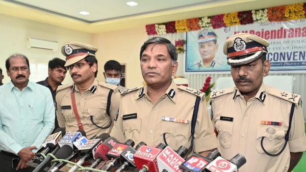 చంద్రబాబు, లోకేష్ సభల్ని అడ్డుకోవట్లేదు-అక్కడ మాత్రం కుదరదన్న డీజీపీ..