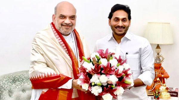 హోం మంత్రి అమిత్ షాతో సీఎం జగన్ కీలక చర్చలు..!!