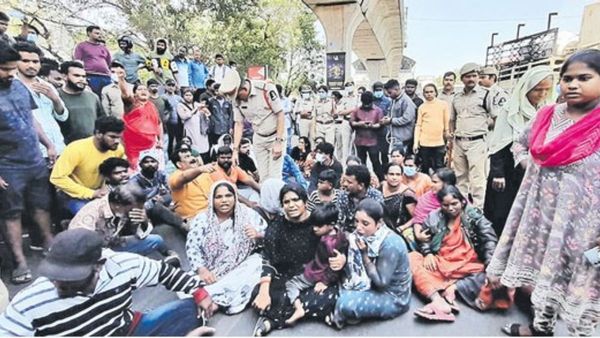 పోలీసు విచారణలో నేరస్తుడు అనుమానాస్పద మృతి: కొట్టి చంపారంటూ బంధువుల ధర్నా