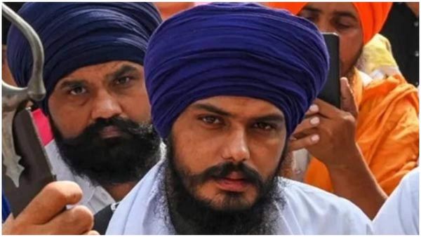 Amritpal Singh: దేశం విడిచి వెళ్లేందుకు ప్రయత్నించిన అమృత్ పాల్ సింగ్ భార్య.. అడ్డుకున్న అధికారుల..