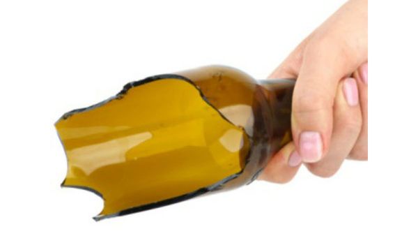 అసెంబ్లీ ఎన్నికలు, మర్డర్ల కౌంట్ డౌన్, ఒకే ఇంట్లో ఇద్దరి పెత్తనం కుదరదు, బీర్ బాటిల్స్ తో !