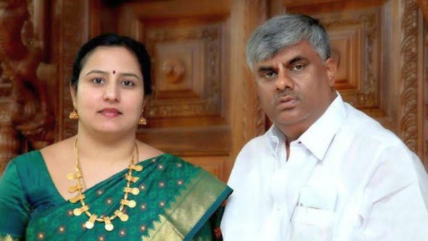 కర్నాటక ఎన్నికలు : హసన్ సీటుపై దేవెగౌడ కుటుంబంలో చిచ్చు-వదినకు వద్దంటున్న కుమారస్వామి