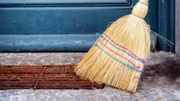 Vastu tips: ఈ రోజుల్లో ఇంటికి కొత్త చీపురు తీసుకురాకండి; పేదరికం వస్తుంది!!