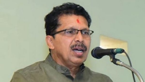 జుట్టు పీక్కుంటున్న సీఎం, ఎమ్మెల్యే రాసలీలల ఫోటోలు వైరల్, మేడమ్ క్లారిటీ !