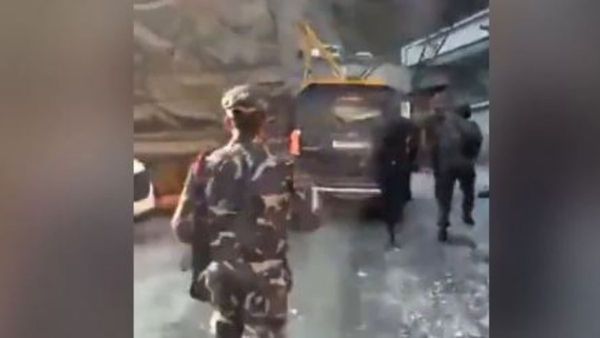 కిరణ్ రిజిజు వాహనాన్ని ఢీకొట్టిన ట్రక్కు: కేంద్రమంత్రి సురక్షితం (వీడియో)