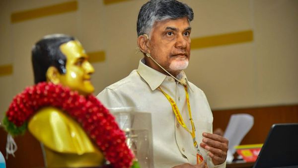 మళ్లీ అసెంబ్లీ బరిలో ఆ ఇద్దరు సీనియర్లు - చంద్రబాబు నిర్ణయం..!!
