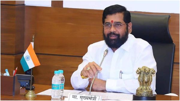 ఏక్‌నాథ్ షిండే సర్కార్‌కు డెత్ వారెంట్ జారీ