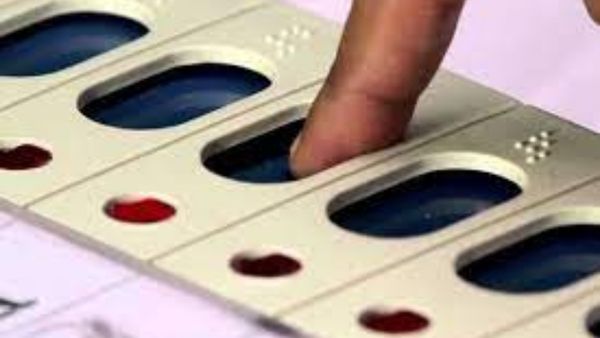 ఇంటికే ఈవీఎంలు, దర్జాగా ఓట్లు వెయ్యడానికి సర్వం సిద్దం, లక్షల ఓట్లు !