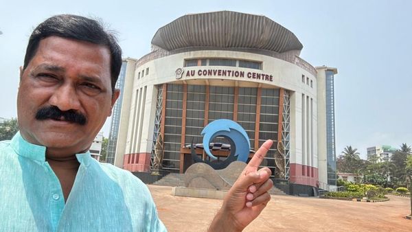 మా బాబుగారి హయాంలో కట్టినవి..ఇవిగో