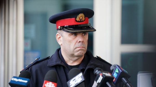 Canada: కెనడా విమానాశ్రయం నుంచి బంగారం కంటైనర్ మాయం..