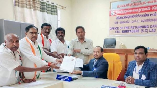 మాజీ డీసీఎం నామినేషన్ ర్యాలీలో రాళ్ల వర్షం, లేడీ పోలీసులు, ఏం జరిగిందంటే ?