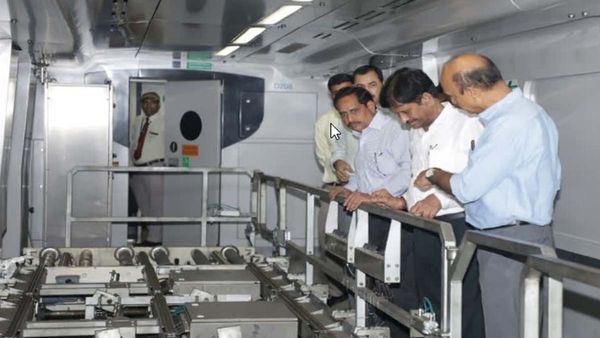 ఎయిర్‌పోర్ట్ మెట్రో కసరత్తులు: ఢిల్లీ ఎయిర్‌పోర్ట్ మెట్రోను పరిశీలించిన ఎండీ ఎన్వీఎస్ రెడ్డి