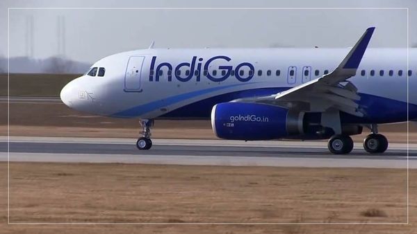 Indigo: శంషాబాద్‍లో అత్యవసరంగా ల్యాండ్ అయిన ఇండిగో విమానం..