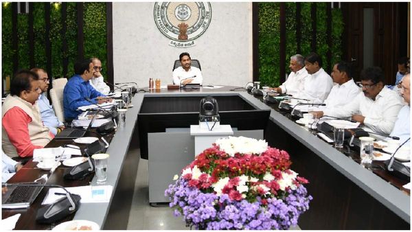 ఆదాయం ఇలా తీసుకురండి.. అధికారులకు జగన్ కీలక ఆదేశాలు..