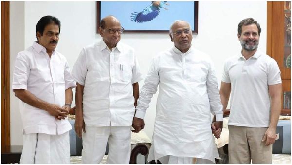 చురుగ్గా విపక్షాల ఐక్యతా చర్చలు-ఖర్గే రాహుల్ తో పవార్ భేటీ-ఆప్, లెఫ్ తో నితీశ్ చర్చలు...