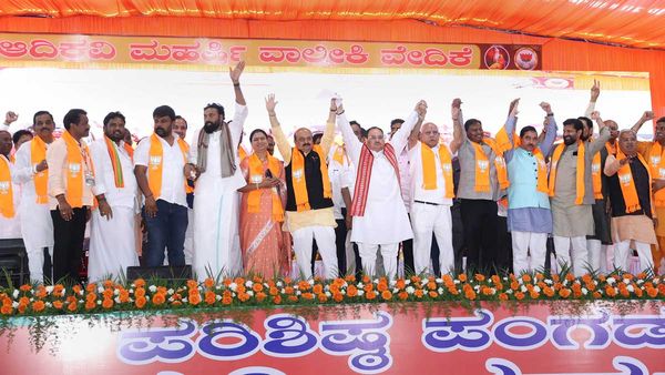 Karnataka polls : కర్నాటక బీజేపీలో తిరుగుబాటు ముప్పు? 40 సీట్లలో రెబెల్స్ రెడీ ..!