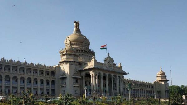 కర్ణాటక కింగ్ మేకర్ ఎవరు ?, మెగా సర్వేలో షాకింగ్ సమాచారం, లీడర్స్ లెక్కలు రివర్స్ !