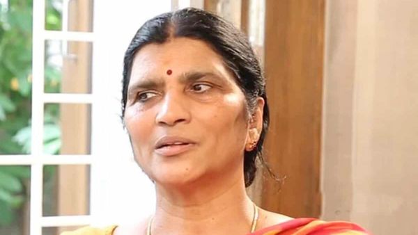 రజనీకాంత్ తప్పుచేసానని క్షమాపణ కోరారు - లక్ష్మీ పార్వతి..!!