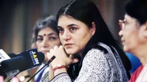 గాడిద పాల సబ్బుతో స్నానం చేస్తే ఆడవారి శరీరం.. మేనకాగాంధీ సంచలన వ్యాఖ్యలు...