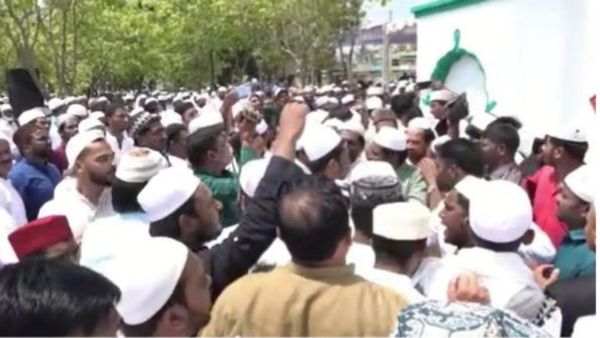 ఈద్గా మైదానంలో ఎన్నికల ప్రచారం, తిరగబడిన ఓటర్లు, జారుకున్న లీడర్ !