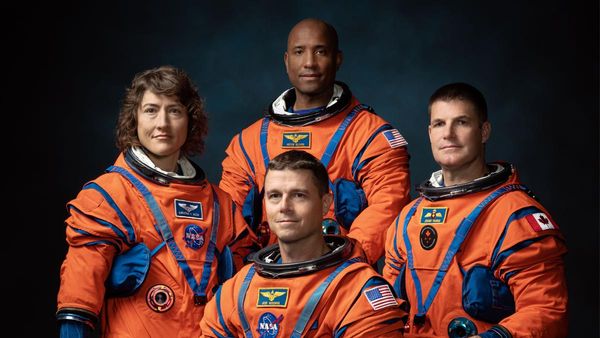 చంద్రుడికి అవతలి వైపున ఏముంది?