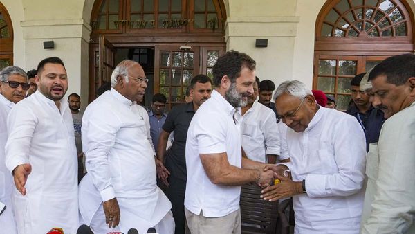 విపక్షాల కూటమిలోకి బీఆర్ఎస్: నితీశ్ కు రాహుల్ బాధ్యతలు..!?