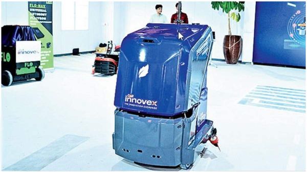 శంషాబాద్ విమానాశ్రయంలో ప్రయాణికులకు రోబో సేవలు!