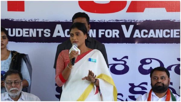 వైయస్ షర్మిళ దూకుడు.!పేపర్ లీకేజ్ వ్యవహారంలో గవర్నర్‌కు లేఖ.!టీ సర్కార్ పై ఫిర్యాదు.!