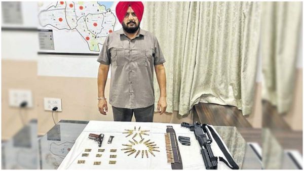 సీఎం కేసీఆర్ సభకు ఆయుధాలు తీసుకొచ్చిన వ్యక్తుల అరెస్ట్