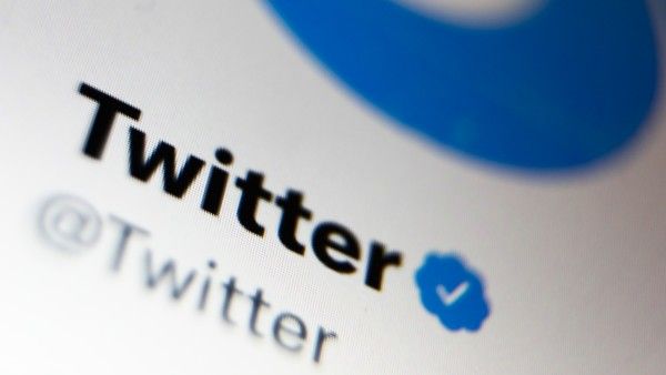 Twitter Blue Tick: ప్రముఖులకు షాకిచ్చిన ట్విట్టర్.. బ్లూ టిక్ తొలగింపు..