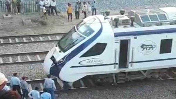 Vandebharat Train : ఆవును గుద్దిన మరో వందే భారత్ రైలు.. ఎక్కడ, ఎలా..?