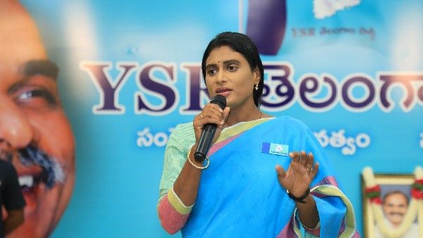 ప్రశ్నాపత్రాలను అంగట్లో సరుకుల్లా అమ్ముతున్నారు.!ఐనా సర్కారుకు సోయి లేదన్న వైయస్ షర్మిళ.!