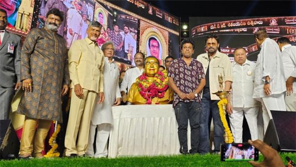 ఎన్టీఆర్‌కు భారతరత్న ఇవ్వాల్సిందే: శతజయంతి ఉత్సవాల్లో చంద్రబాబు, హీరో అంటూ బాలయ్య