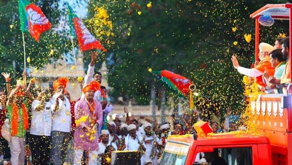 ప్రధాని మోదీ ఎఫెక్ట్ తో తారుమారు అయిన సర్వేలు, మైండ్ బ్లాక్ సర్వే ఫలితాలు !